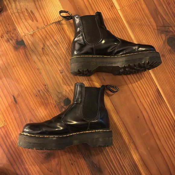 Doc Marten Platform Chelsea Boot - Picture 4 of 6